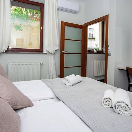 Inpoint 2-Bedrooms Apartment With Private Garden And Free Parking Cracóvia Exterior foto